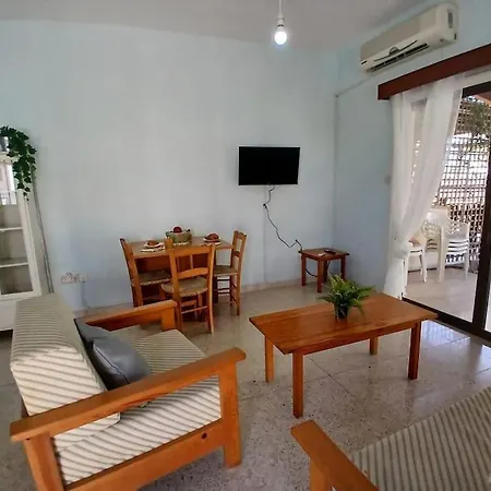 Cosy And Traditional House * Meneou