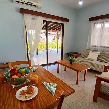 Cosy And Traditional House Apartment Meneou